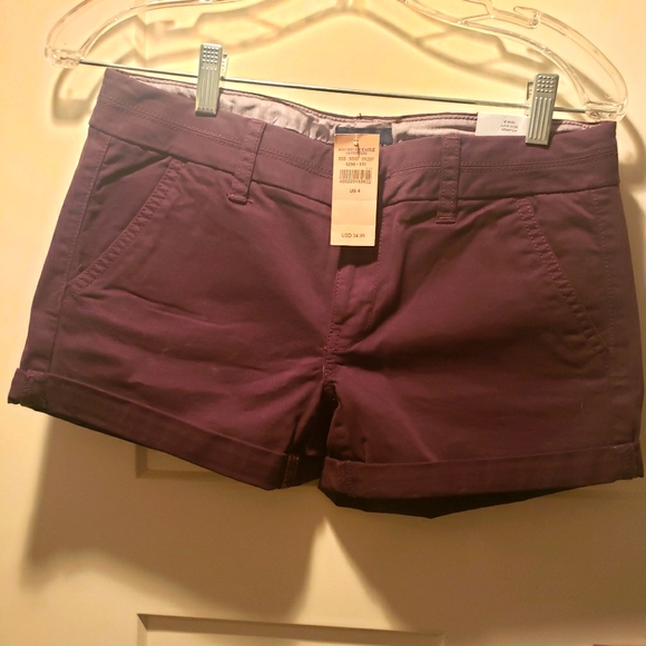 AE. NWT. SHORTS. MIDI. - Picture 2 of 3